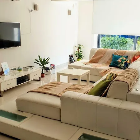 Homestay Seaside With Jacuzzi Saint Julian's